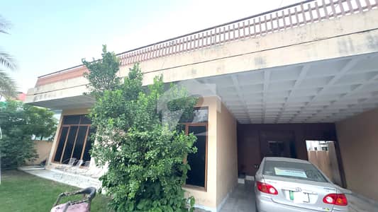 ڈی ایچ اے فیز 2 - بلاک ایس ڈی ایچ اے فیز 2,ڈی ایچ اے ڈیفینس,لاہور میں 5 کمروں کا 1 کنال مکان 6.25 کروڑ میں برائے فروخت۔