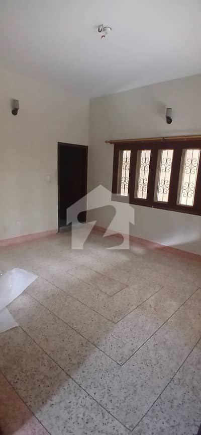 Gulshan-e-Iqbal - Block 4A Lower Portion Sized 400 Square Yards