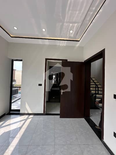 5 Marla 2,5 Story House Tootly Tiles Flor