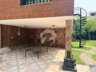 گارڈن ٹاؤن لاہور میں 7 کمروں کا 4 کنال مکان 18.75 لاکھ میں کرایہ پر دستیاب ہے۔