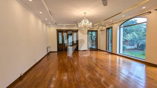 HOUSE FOR RENT 1388 Sqyrd Renovated Triple Storey 8-Bedrooms F_6/2 HOUSE FOR RENT 1388 Sqyrd Renovated Triple Storey 8-Bedrooms F_6/2
