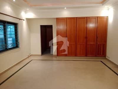 One Kanal Upper Portion Available For Rent In Dha Lahore