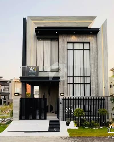 5 MARLA MODERN HOUSE FOR SALE IN DHA 9 TOWN.