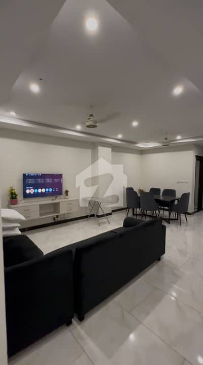 جی ۔ 11 اسلام آباد میں 3 کمروں کا 9 مرلہ فلیٹ 5.5 کروڑ میں برائے فروخت۔