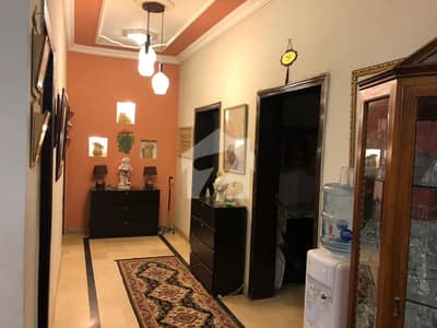 ای ۔ 11 اسلام آباد میں 8 کمروں کا 16 مرلہ مکان 4.25 لاکھ میں کرایہ پر دستیاب ہے۔