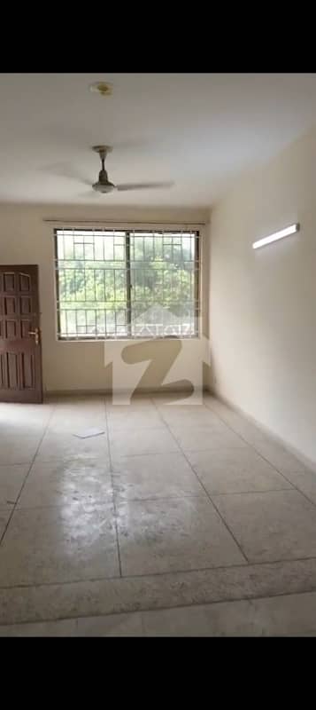 10 MARLA UPPER PORTION AVAILABLE FOR RENT FOR SMART FAMILY