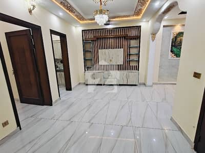 جوہر ٹاؤن فیز 2 جوہر ٹاؤن,لاہور میں 6 کمروں کا 5 مرلہ مکان 3.3 کروڑ میں برائے فروخت۔ جوہر ٹاؤن فیز 2 جوہر ٹاؤن,لاہور میں 6 کمروں کا 5 مرلہ مکان 3.3 کروڑ میں برائے فروخت۔