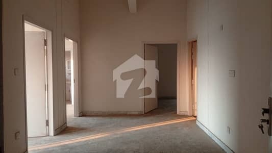 4th Floor Available For Bank