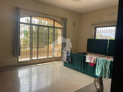 F-11 666 Gaz Upper Portion 4bed Attach Bath Servant Separate Gate