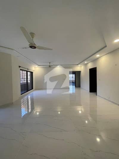 300 Square Yards | Ground + 2 | Silent Commercial Gulshan-E-Iqbal, Block 11