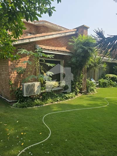 F10/2 800 Sq. Yd Corner House At Vary Beautiful Location Front Open For Sale F10/2 800 Sq. Yd Corner House At Vary Beautiful Location Front Open For Sale