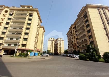 عسکری 11 ۔ سیکٹر بی عسکری 11,عسکری,لاہور میں 4 کمروں کا 14 مرلہ فلیٹ 2.52 لاکھ میں کرایہ پر دستیاب ہے۔