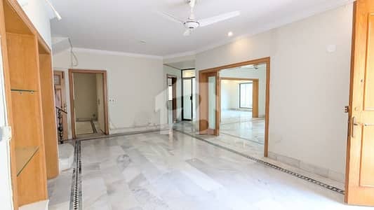 FOR RENT Fully Renovated 6-Beds Double Unit House F_7/1