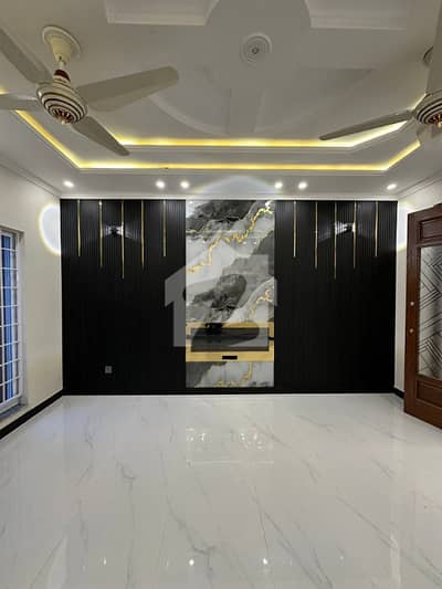 8 Marla House for Rent Ali Block Bahria Town Lahore