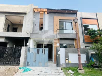 لیک سٹی رائیونڈ روڈ,لاہور میں 4 کمروں کا 5 مرلہ مکان 1.3 لاکھ میں کرایہ پر دستیاب ہے۔ لیک سٹی رائیونڈ روڈ,لاہور میں 4 کمروں کا 5 مرلہ مکان 1.3 لاکھ میں کرایہ پر دستیاب ہے۔