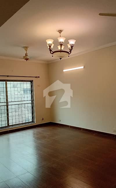 10 Marla House Available For Rent