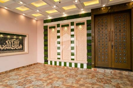 60 FEET ROAD BRAND NEW FACING PARK 10 MARLA HOUSE FOR SALE