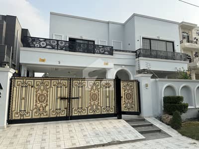 1 kanal luxury house available for rent