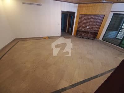 ویلینشیاء ہاؤسنگ سوسائٹی لاہور میں 6 کمروں کا 1 کنال مکان 2.3 لاکھ میں کرایہ پر دستیاب ہے۔