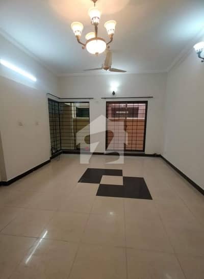 10 Marla House Available For Rent