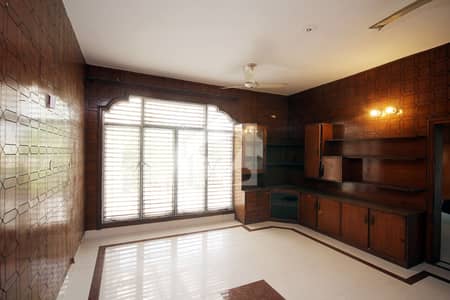 1 Kanal Upper Portion with Separate Gate for Rent in Phase 1