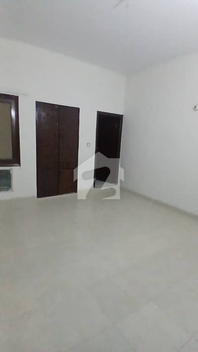 Book A 150 Square Yards Lower Portion In Gulshan-e-Iqbal - Block 6