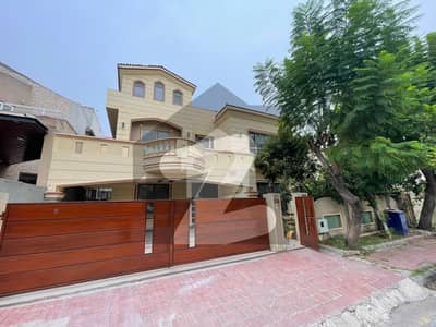 بحریہ ٹاؤن فیز 1 بحریہ ٹاؤن راولپنڈی,راولپنڈی میں 5 کمروں کا 1 کنال مکان 2.35 لاکھ میں کرایہ پر دستیاب ہے۔ بحریہ ٹاؤن فیز 1 بحریہ ٹاؤن راولپنڈی,راولپنڈی میں 5 کمروں کا 1 کنال مکان 2.35 لاکھ میں کرایہ پر دستیاب ہے۔