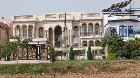 1 Kanal BRAND NEW ULTRA MODERN DESIGN HOUSE FOR RENT