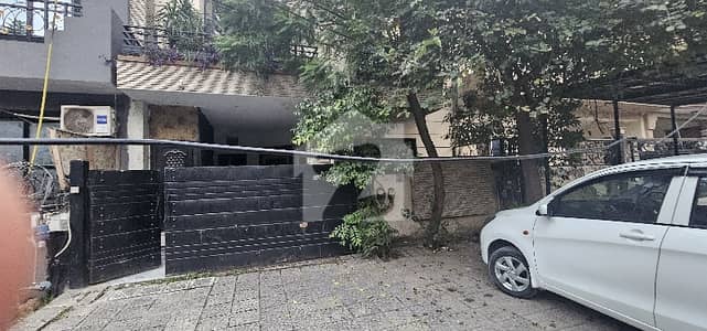 Main Road Park Face Basement For Rent