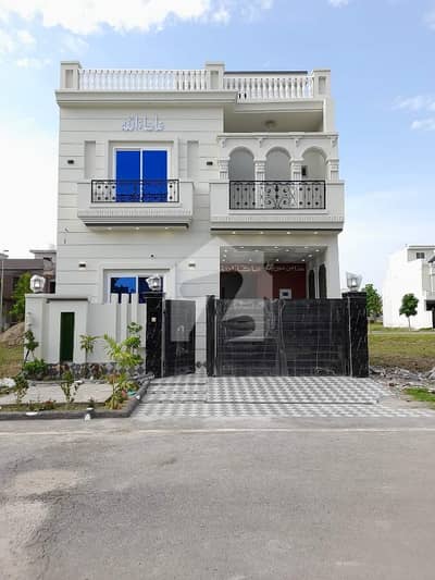 سٹی ہاؤسنگ سوسائٹی سیالکوٹ میں 3 کمروں کا 5 مرلہ مکان 2.1 کروڑ میں برائے فروخت۔