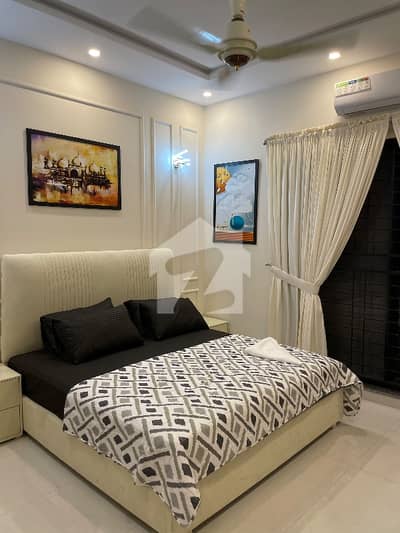 8 MARLA BRAND NEW LUXURY FULLY FURNISHED FAMILY APARTMENT AVAILABLE FOR RENT IN EX AIR AVENUE LUXURY APARTMENTS DHA PHASE 8 LAHORE.