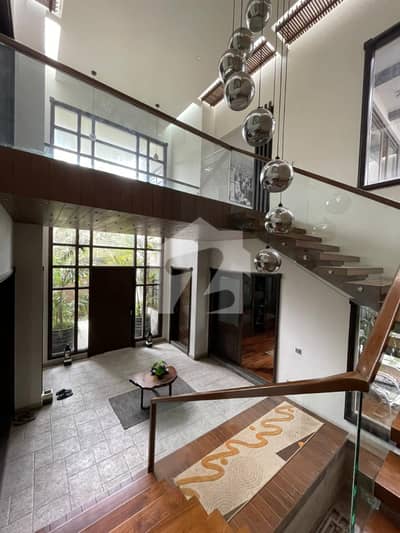 750 Yards Bungalow For Sale - G+1 - 4 Bed DD Each Floor - 15 KVA Solar Installed - Leased - West Open - Block 7 Gulshan-E-Iqbal - Demand 22 Crore
