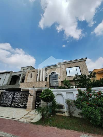 1 Kanal Beautiful House For Rent | Basement + 7 1.5 Ton ACs Installed