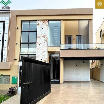 10 MARLA BEAUTIFUL FULL HOUSE FOR RENT BAHRIA TOWN LAHORE