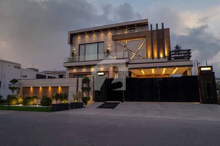 100% ORIGNAL KANAL EYE CATCHING SUPERB LUXURY BUNGALOW FOR SALE ON TOP LOCATION NEAR SPORTS COMPLEX AND MOSQUE