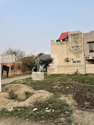 10 MARLA PLOT FOR SALE AT HOT LOCATION