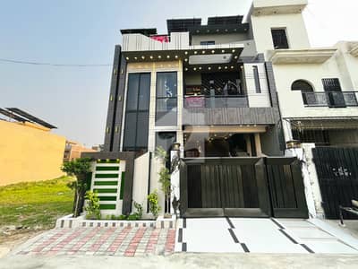 الرحمان گارڈن فیز 2 الرحمان گارڈن,لاہور میں 5 کمروں کا 5 مرلہ مکان 2.5 کروڑ میں برائے فروخت۔ الرحمان گارڈن فیز 2 الرحمان گارڈن,لاہور میں 5 کمروں کا 5 مرلہ مکان 2.5 کروڑ میں برائے فروخت۔