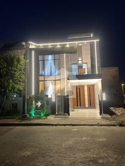 Owner Build House Available For sale Near to park Owner Build House Available For sale Near to park