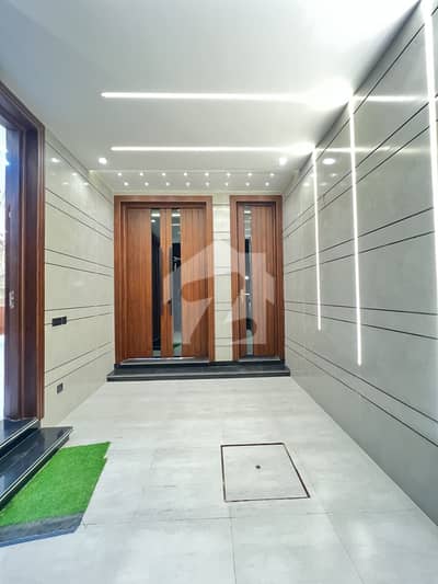 Owner Build House Available For sale Near to park