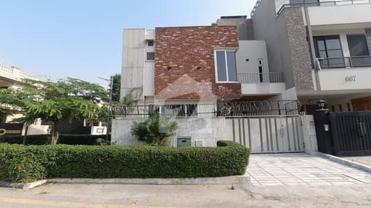 8 Marla Corner Designer House