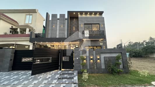 A Block 10 Marla Beautiful Brand New Double Storey House For Sale In Central Park Lahore