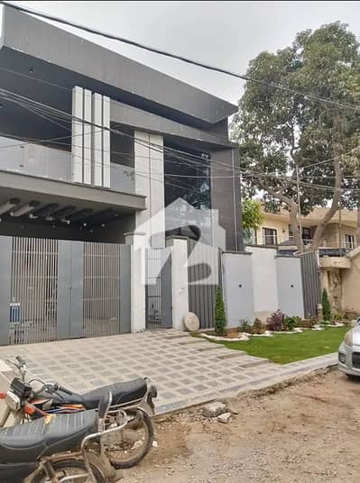 Prime Location 422 Square Yards House For sale Available In North Nazimabad