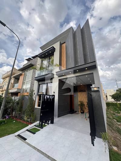 *5 Marla Ultra-Luxury Bungalow For Rent in DHA Phase 9 Town, Lahore*