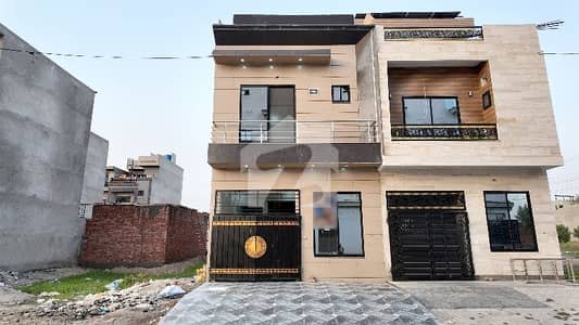 A BEAUTIFUL 3 MARLA TRIPLE STOREY HOUSE AVAILALBEL FOR SALE IN LDA AVENUE 1 BLOCK A