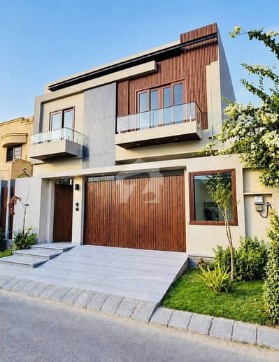 500 Yards Bungalow Near Khe Roomi With Basement Available For Sale