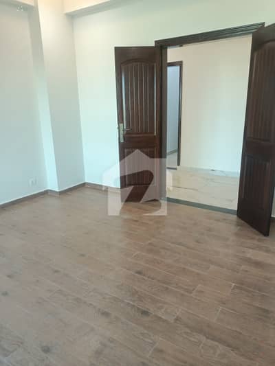10 MARLA 3 BEDROOM APARTMENT AVAILABLE FOR SALE 10 MARLA 3 BEDROOM APARTMENT AVAILABLE FOR SALE