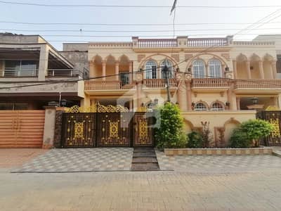 Prime Location 10 Marla House For Grabs In PIA Housing Scheme