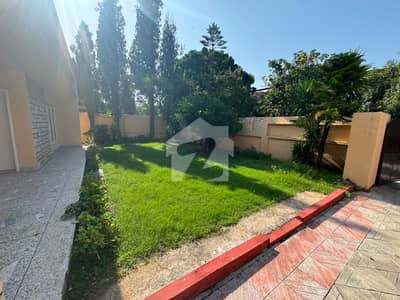 ایف ۔ 6/3 ایف ۔ 6,اسلام آباد میں 4 کمروں کا 4 کنال مکان 10.0 لاکھ میں کرایہ پر دستیاب ہے۔