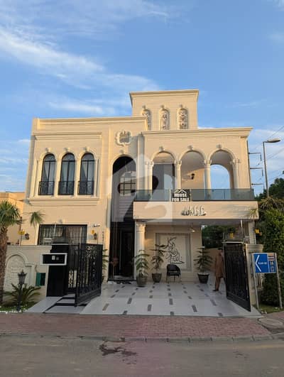 بحریہ ٹاؤن سیکٹر ای بحریہ ٹاؤن,لاہور میں 5 کمروں کا 10 مرلہ مکان 4.4 کروڑ میں برائے فروخت۔ بحریہ ٹاؤن سیکٹر ای بحریہ ٹاؤن,لاہور میں 5 کمروں کا 10 مرلہ مکان 4.4 کروڑ میں برائے فروخت۔
