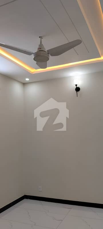 جی ۔ 15/3 جی ۔ 15,اسلام آباد میں 6 کمروں کا 14 مرلہ مکان 4.5 کروڑ میں برائے فروخت۔